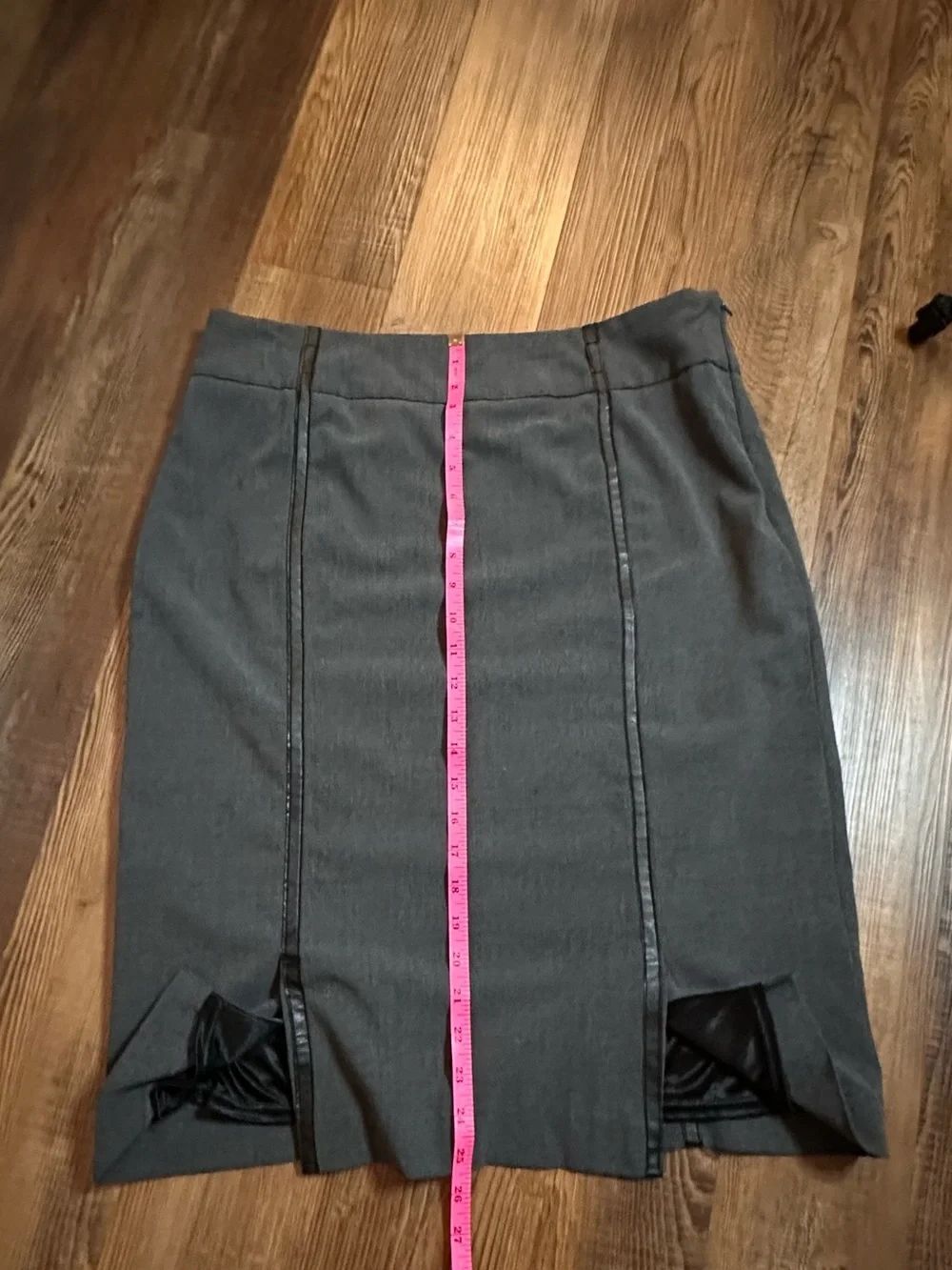 Classic Gray Pencil Skirt with Subtle Seam Accents